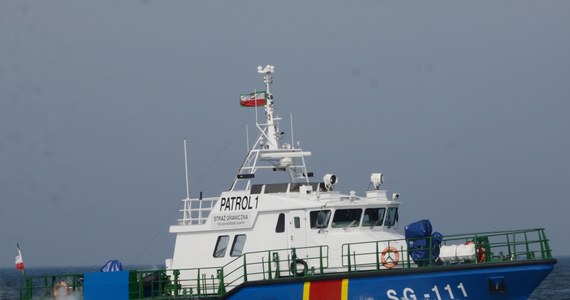 Liberyjski statek handlowy wpłynął w strefę nr 6, zlokalizowaną między Ustką a Darłowem. Jest ona zamknięta dla żeglugi i rybołówstwa, ponieważ jest morskim poligonem wojskowym. Po kontroli strażników granicznych kapitan został ukarany mandatem - poinformowało biuro prasowe Morskiego Oddziału Straży Granicznej w Gdańsku.