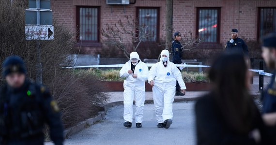 Szwedzka policja prowadzi dochodzenie w sprawie wstrząsające zbrodni w Sztokholmie. 39-letni Mikael został zastrzelony na oczach dziecka przez grupę nastolatków, z którymi wdał się w utarczkę słowną. Nikt w tej sprawie nie został zatrzymany. Rzeczniczka sztokholmskiej policji zapewnia jednak: "Mamy więcej informacji, niż możemy ujawnić".