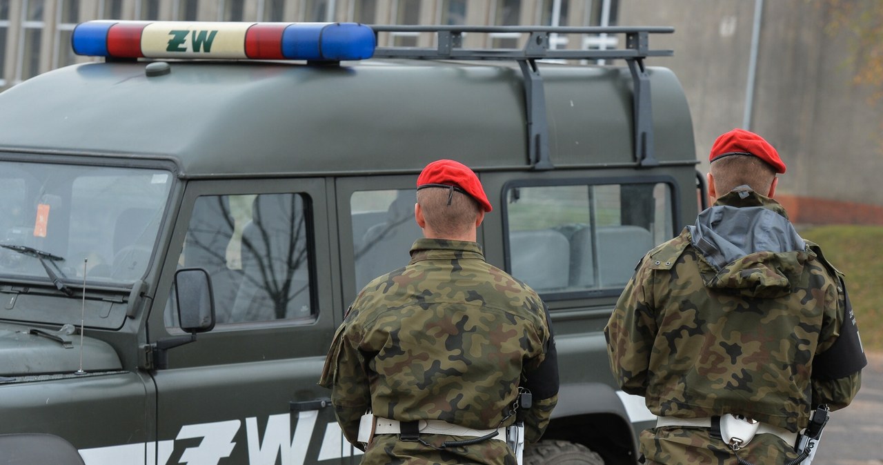  Groźny wypadek na Mazowszu. Przewrócił się wojskowy pojazd