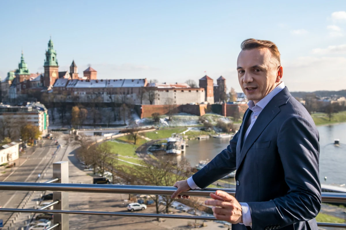 Łukasz Gibała poinformował, że spłacił 250-milionową pożyczkę, którą otrzymał od ojca, a która stała się jednym z głównych tematów kampanii wyborczej w Krakowie. Kandydat na prezydenta stolicy Małopolski, twierdzi, że przekazując swojemu ojcu udziały w swojej firmie "ucina wszelkie spekulacje".