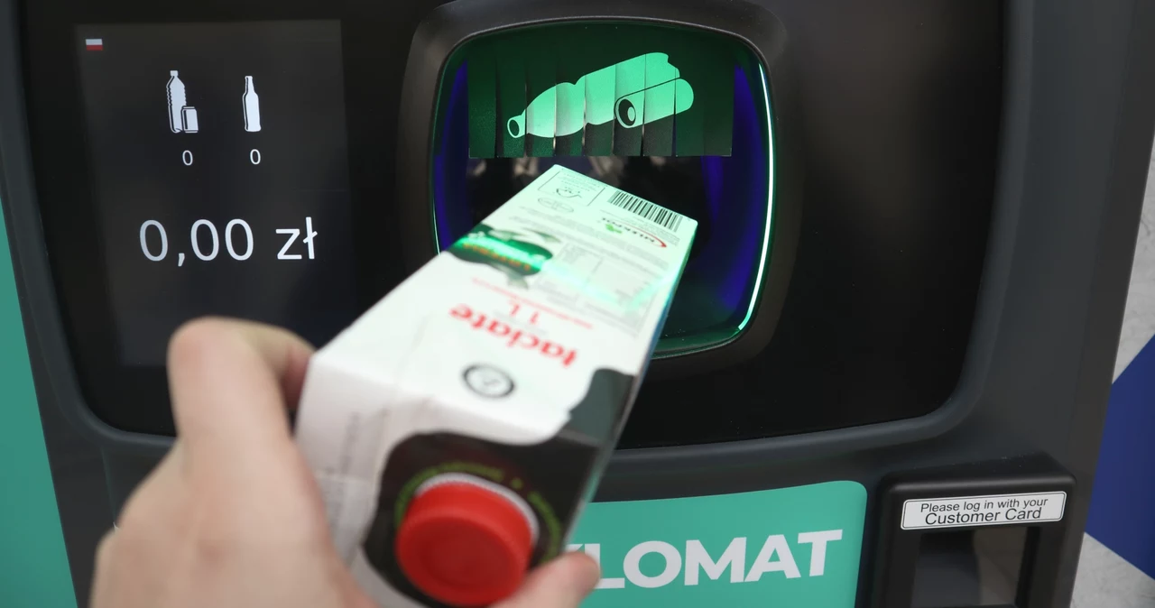 Money to buy a carton of milk and juice.  Auchan launches recycling machines