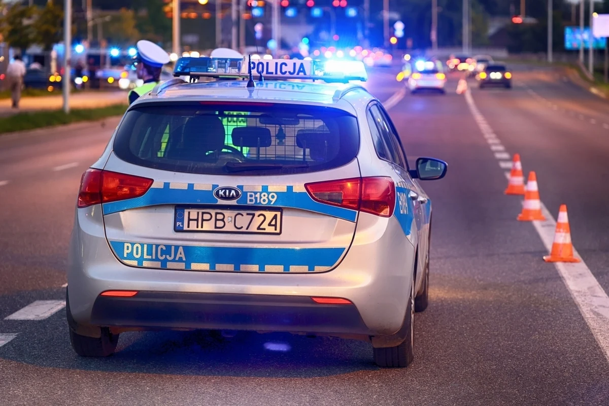 Sześć samochodów osobowych zderzyło się na trasie S8 koło Warszawy. Nie ma osób poszkodowanych.