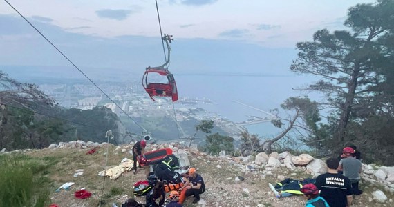 Dramatyczny wypadek kolejki linowej w Antalyi na południu Turcji. Jedna osoba zginęła, a 17 zostało rannych - poinformował portal Duvar. Trwa akcja ratunkowa. Minęło ponad 20 godzin od awarii. 