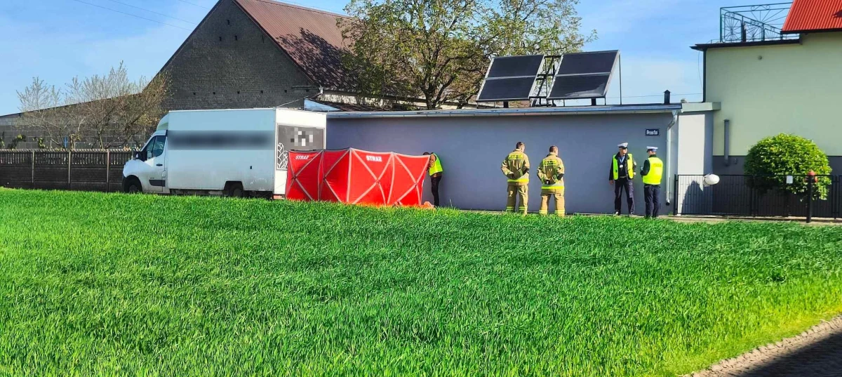 W wielkopolskiej miejscowości Kluczewo doszło do śmiertelnego potrącenia 78-latki. Okoliczności wypadku wyjaśnia policja pod nadzorem prokuratora.