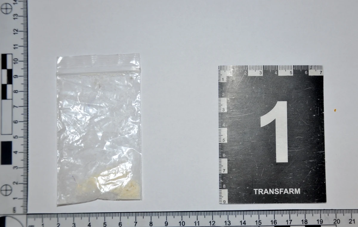 Policjanci w Białej Piskiej zatrzymali 27-letniego mężczyznę podejrzanego o sprzedaż narkotyków 16-latce. O karze zadecyduje sąd.