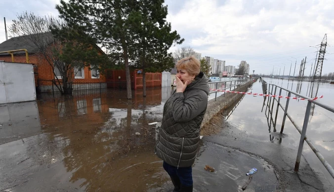 Rekordowy poziom wody w rzece Ural w Orenburgu. Władze wzywają do wyjazdu