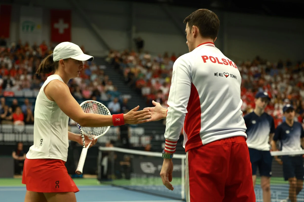 Polskie tenisistki wygrały na wyjeździe ze Szwajcarią 4:0 w meczu Pucharu Billie Jean King. W kończącym dwudniową rywalizację w Biel deblu, przed którym Polki były już pewne awansu do turnieju finałowego, Maja Chwalińska i Katarzyna Kawa pokonały Simonę Waltert i Jil Teichmann 7:5, 6:1.