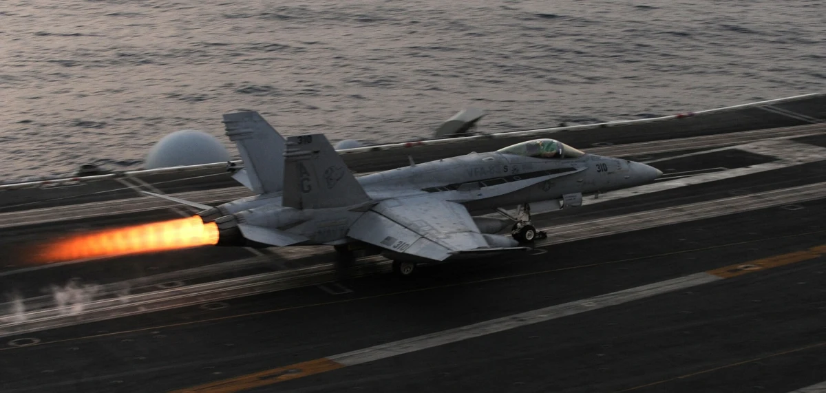 Izraelskie media donoszą, że w kierunku Izraela z terytorium Iranu wystrzelono dziesiątki dronów i rakiety manewrujące. Informacje potwierdziła izraelska armia (IDF). Irańska telewizja przekazała informacje o "olbrzymim" ataku powietrznym. Jordania deklaruje gotowość do zestrzelania każdego obiektu, który pojawi się w przestrzeni powietrznej. Rządowy samolot-centrum dowodzenia Benjamina Netanjahu wzbił się w powietrze i przeszedł w tryb operacyjny.