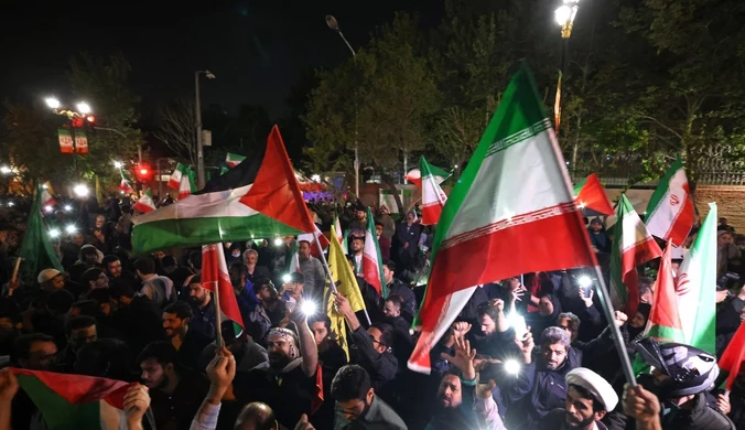 Tysiące ludzi w Iranie świętują na ulicach po atak na Izrael