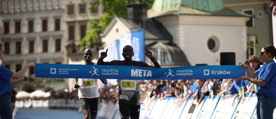 Kenijczycy na dwóch pierwszych miejscach w tegorocznej edycji Cracovia Maratonu. Trzecie miejsce wywalczył reprezentant Ukrainy. Najlepszy czas wśród mężczyzn osiągnął Ezekiel Kipkorir (2:13:36). Najlepsza wśród pań była Vitalyne Kibii (2:39:26).