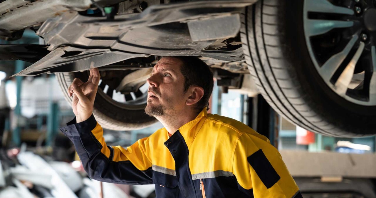 Mechanicy, podkreślają, właściciele, pojazdów, powinni, dbać, regularną, wymianę, tylko, oleju, silnikowego, również, skrzyni, b Wymiana oleju po 280 tys. km. Mechanicy w szoku