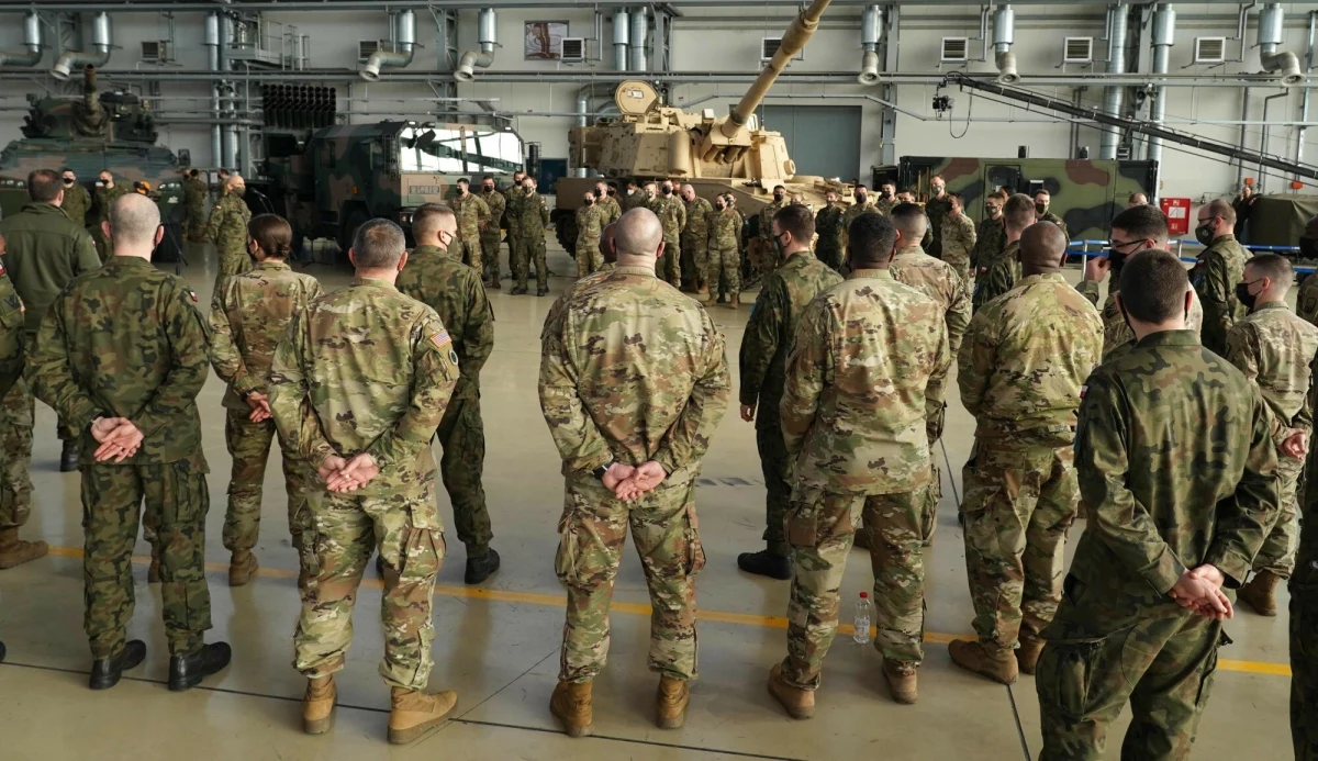 Szef polskie Ministerstwa Obrony zapewnia, że rząd monitoruje sytuację na Bliskim Wschodzie. "Nasi żołnierze w Libanie są bezpieczni" - zapewnił Władysław Kosiniak-Kamysz. Zaznacza jednak, że wprowadzono pewne obostrzenia w pełnionej przez wojska służbie