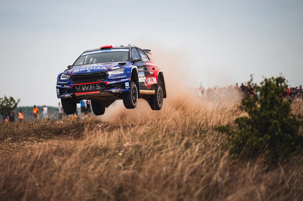 Pierwsza runda nowego sezonu Rajdowych Mistrzostw Europy ERC przeszła do historii. Rajd Węgier okazał się być niezwykle ciekawy, pojawiły się też niechciane niespodzianki. Miko Marczyk i Szymon Gospodarczyk koniec końców wywożą znad Jeziora Balaton 15 cennych punktów. Biorąc pod uwagę okoliczności należy uznać to za dobry wynik i wstęp do walki o mistrzostwo Europy.