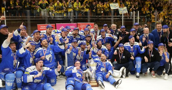 Re-Plast Unia Oświęcim po raz dziewiąty w historii została mistrzem Polski w hokeju na lodzie. W finale play off pokonała GKS Katowice 4-3, w decydującym spotkaniu wygrywając 1:0 po dogrywce. Na kolejny tytuł ten zespół czekał 20 lat, bo od 2004 roku. 