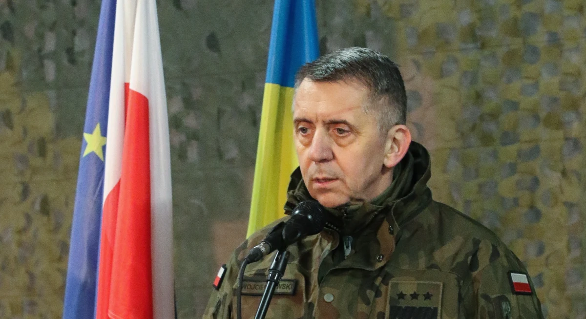 Polski generał ma największe szanse na stanowisko szefa Komitetu Wojskowego UE, najwyższego organu wojskowego Unii. "To byłby dobry znak, gdyby na czele Komitetu Wojskowego UE stanął Polak" - usłyszała brukselska korespondentka RMF FM w otoczeniu szefa unijnej dyplomacji Josepa Borrella. Dokładnie za miesiąc szefowie sztabów generalnych krajów UE wybiorą nowego szefa Komitetu Wojskowego UE.