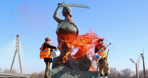 Warszawska policja zabezpiecza mosty w stolicy. To w związku z blokadami, które zapowiedzieli aktywiści klimatyczni z organizacji "Ostatnie Pokolenie". Służby informują, że kierowcy w Warszawie powinni spodziewać się utrudnień.