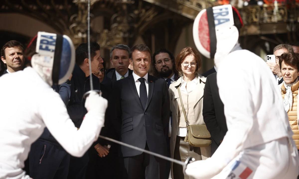 "Istnieją plany B, a nawet C, przygotowujemy je równolegle przeprowadzając analizę zagrożeń w czasie rzeczywistym" - mówił o możliwości przeniesienia ceremonii otwarcia igrzysk Emmanuel Macron. W przypadku zagrożenia atakiem terrorystycznym, gospodarze igrzysk mogą zdecydować się na taki ruch.