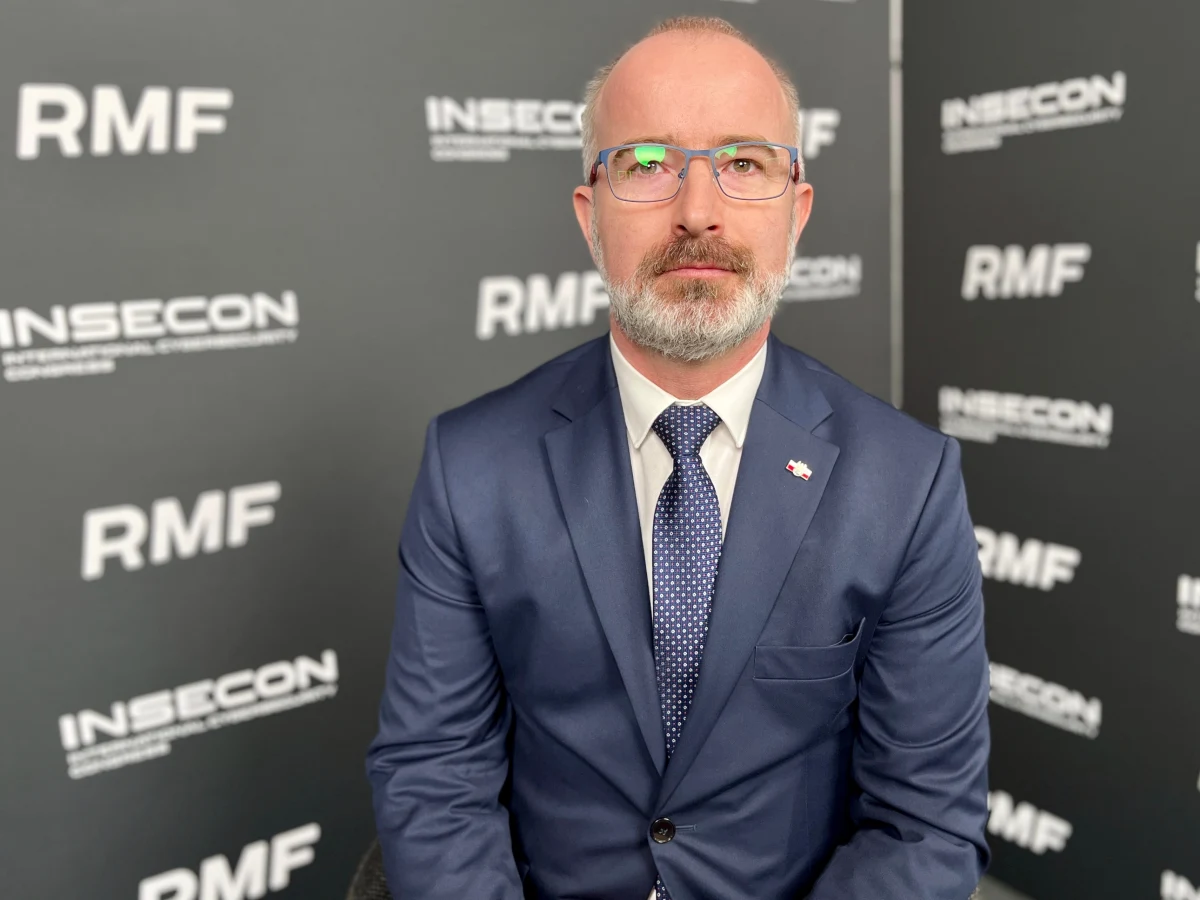 Zagrożenia w domenie cyber dotyczą nie tylko strategicznych elementów funkcjonowania państwa, ale też jeśli nie przede wszystkim - każdego użytkownika. O tym, jakie to zagrożenia i jak my, jako zwykli internauci możemy się przed nimi chronić, rozmawiają uczestnicy trwającego w Poznaniu kongresu INSECON. 