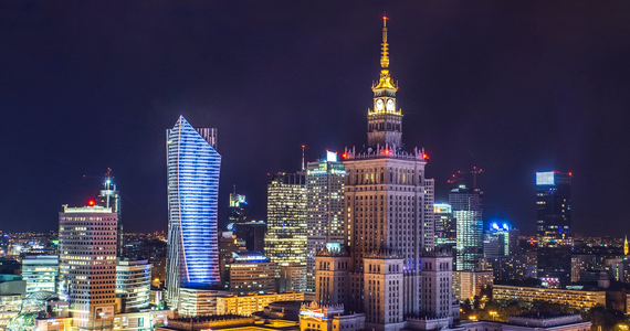 Każdego roku w Polsce przybywa kolejnych inwestorów, którzy obracają papierami wartościowymi zarówno na rynku krajowym, jak i międzynarodowym. Lokalne spółki są notowane głównie na warszawskiej GPW – warto spojrzeć na historię naszej rodzimej giełdy, która sięga ponad 200 lat wstecz.
