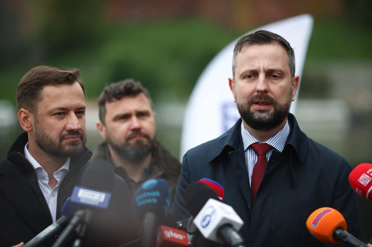 Miesiąc szkolenia i przygotowanie do aktywnej rezerwy - taki program zapowiedział szef MON Władysław Kosiniak-Kamysz. Ma on być skierowany do młodych absolwentów szkół ponadpodstawowych. Wicepremier zapowiada, że chce skusić młodzież m.in. atrakcyjnym uposażeniem, będącym alternatywą dla pracy wakacyjnej. W trakcie krakowskiej konferencji, na której szef MON poparł Aleksandra Miszalskiego, była mowa również o obronie cywilnej i rozwijaniu bezpieczeństwa w stolicy Małopolski.