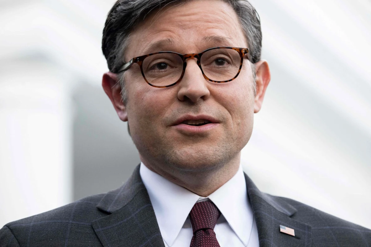 Izba Reprezentantów zajmie się osobnymi pakietami środków na pomoc dla Ukrainy, Izraela, państw regionu Indo-Pacyfiku, a także ustawą pozwalającą na użycie zamrożonych rosyjskich aktywów - poinformował spiker Izby Mike Johnson. Zapowiedź polityka daje nadzieję na uchwalenie pakietu dla Ukrainy przed końcem tygodnia.