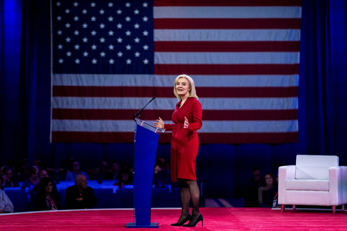 Najkrócej w historii rządząca brytyjska premier Liz Truss poparła kandydaturę Donalda Trumpa w wyborach prezydenckich. Dziś dużo na jej temat w brytyjskich mediach. 