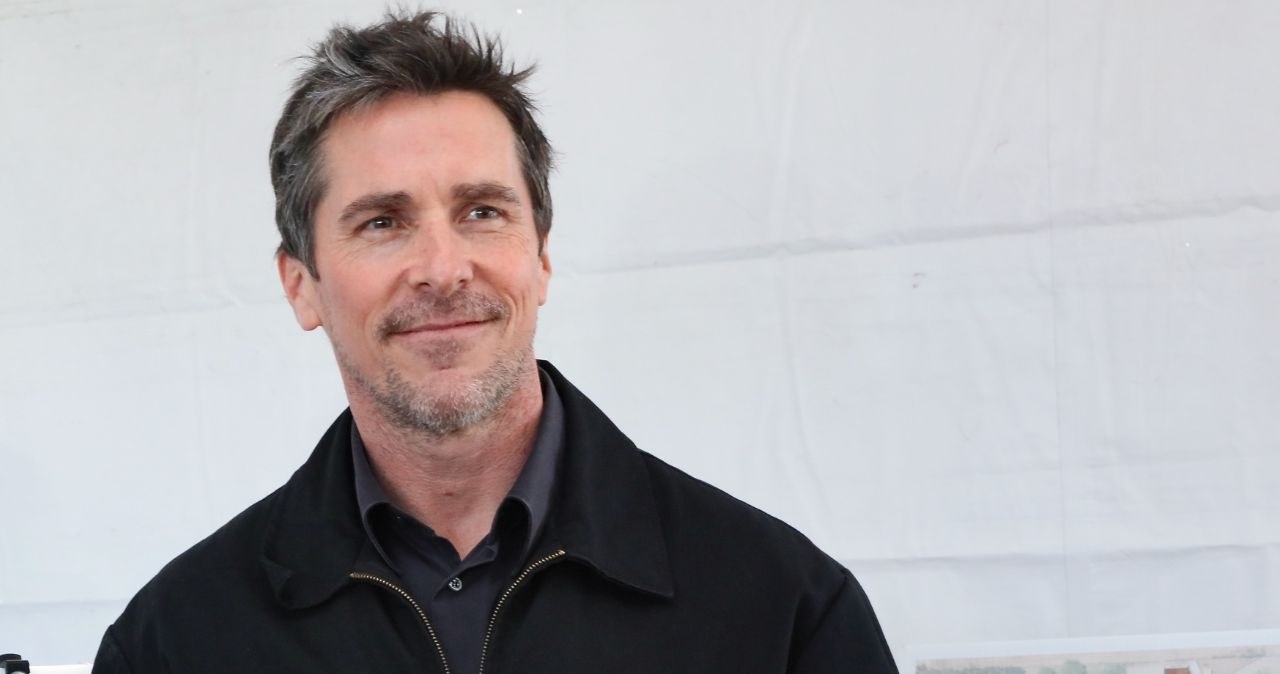 Christian Bale od dawna zachwyca nas spektakularnymi ekranowymi metamorfozami. Kolejną przeszedł za sprawą głównej roli w filmie "The Bride" w reżyserii Maggie Gyllenhaal. To remake kultowej produkcji z 1935 roku "Narzeczona Frankensteina".