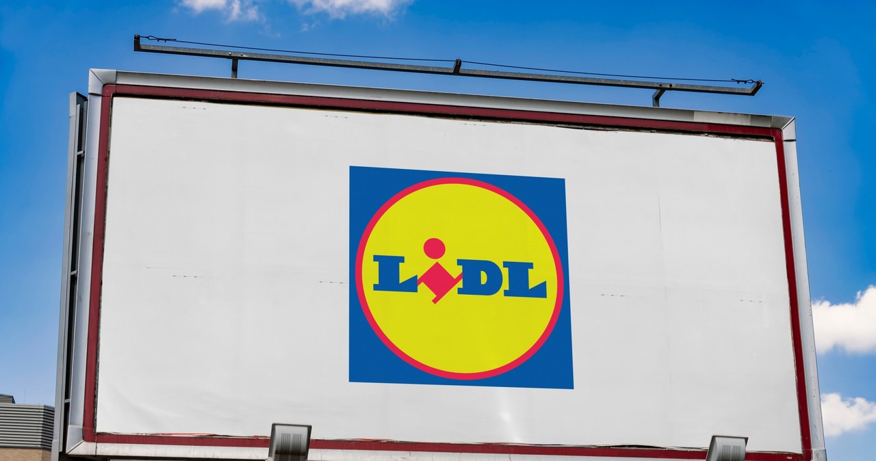 Lidl, zaskakuje, klientów, montażem, specjalnych, automatów, sklepach, Klienci, wyciągają, nich, pieniądze, zakupy, butelkomaty, Lidl wstawia do sklepów automaty. Klienci biorą z nich pieniądze na zakupy