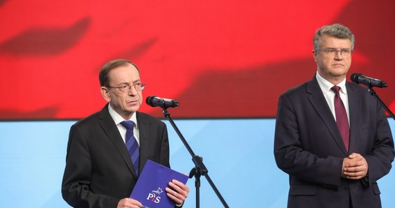 Mariusz Kamiński i Maciej Wąsik zostali wezwani w najbliższy czwartek do prokuratury. Mają usłyszeć zarzuty dotyczące nielegalnego udziału w głosowaniach w Sejmie.