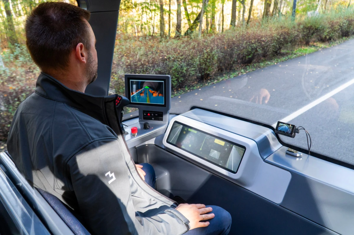 Od 26 kwietnia każdy chętny mieszkaniec Katowic, będzie mógł się przekonać jak działa autonomiczny minibus Blees BB-1. Pojazd  będzie kursował z pasażerami w Dolinie Trzech Stawów. Urząd Miasta Katowice poinformował, że tegoroczne testy pojazdu będą prowadzone przez cztery tygodnie.