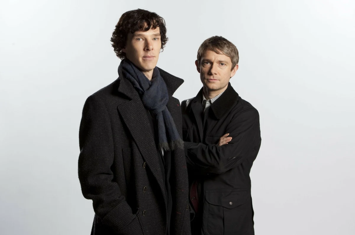 Występ w czterech sezonach serialu "Sherlock" sprawił, że grający w roli Sherlocka Holmesa i doktora Watsona - Benedict Cumberbatch i Martin Freeman - zostali międzynarodowymi gwiazdami. Twórca serialu Mark Gatiss chciałby teraz stworzyć filmową wersję swojego dzieła.