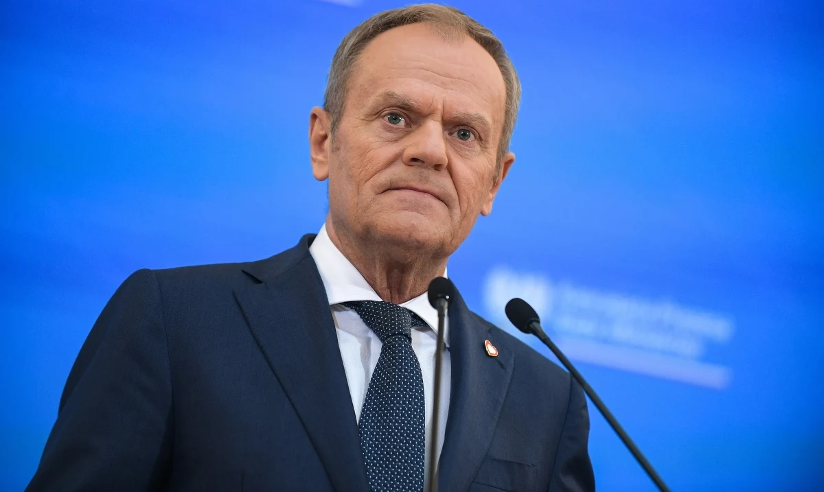 "Dla mnie jest nieistotne, kto ma jaki biznes w kwestiach zbrojeniowych czy obronnych. Dla mnie jest istotne to, kiedy Polska będzie bezpieczniejsza" - powiedział premier Donald Tusk, odnosząc się do słów Andrzeja Dudy o projekcie budowy żelaznej kopuły nad Europą. Prezydent stwierdził, że jest to  "biznesowy projekt niemiecki", który pojawił się przed dwoma laty. Po południu Jacek Siewiera, szef Biura Bezpieczeństwa Narodowego, podkreślił w kwestii europejskiej tarczy antyrakietowej, że "jeśli (projekt jej utworzenia - przyp. red.) uwzględni polską ofertę technologiczną i system dowodzenia IBCS (który w Polsce już jest dzięki pracy obu rządów) to prezydent taki projekt będzie wspierał".