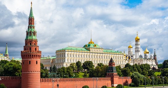 Rosja ma zostać zaproszona na uroczystości upamiętniające 80. rocznicę desantu sił alianckich w Normandii podczas II wojny światowej - informuje francuskie radio Europe1, powołując się na źródła bliskie otoczeniu prezydenta Francji Emmanuela Macrona. Doniesienia potwierdziła odpowiedzialna za organizację uroczystości Misja Wyzwolenia. Podkreślono jednak, że na uroczystości "zaproszona zostanie delegacja Rosji, ale nie jej prezydent Władimir Putin".