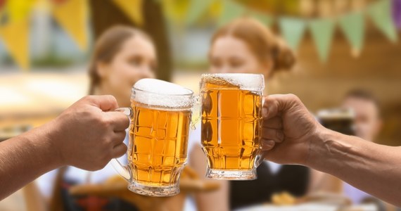 Palenie marihuany w bawarskich ogródkach piwnych i podczas festynów piwnych będzie zabronione - taką decyzję podjął rząd w Bawarii po posiedzeniu gabinetu. Zakaz ten ma objąć także uczestników słynnego Oktoberfestu.