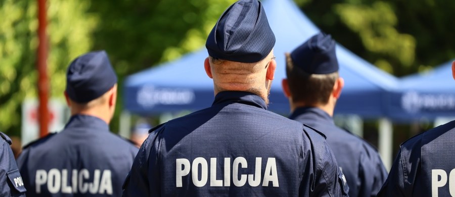 W stołecznej policji brakuje blisko co czwartego funkcjonariusza. Poziom wakatów wynosi ponad 23,5 procent – dowiedział się dziennikarz RMF FM Krzysztof Zasada. 