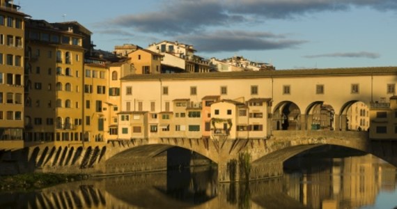 Most Złotników - jeden z symboli Florencji - czeka dwuletnia renowacja. Rozpocznie się ona jesienią i będzie kosztować 2 mln euro. 