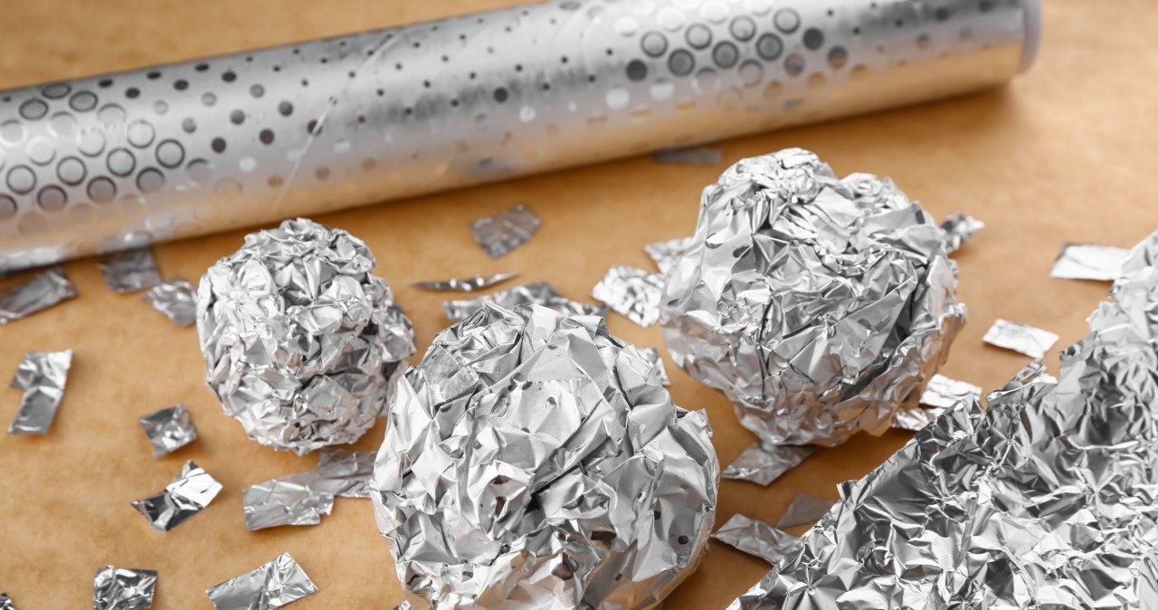 Ten prosty patent sprawi, iż kaloryfery będą grzać mocniej. Zaoszczędzisz