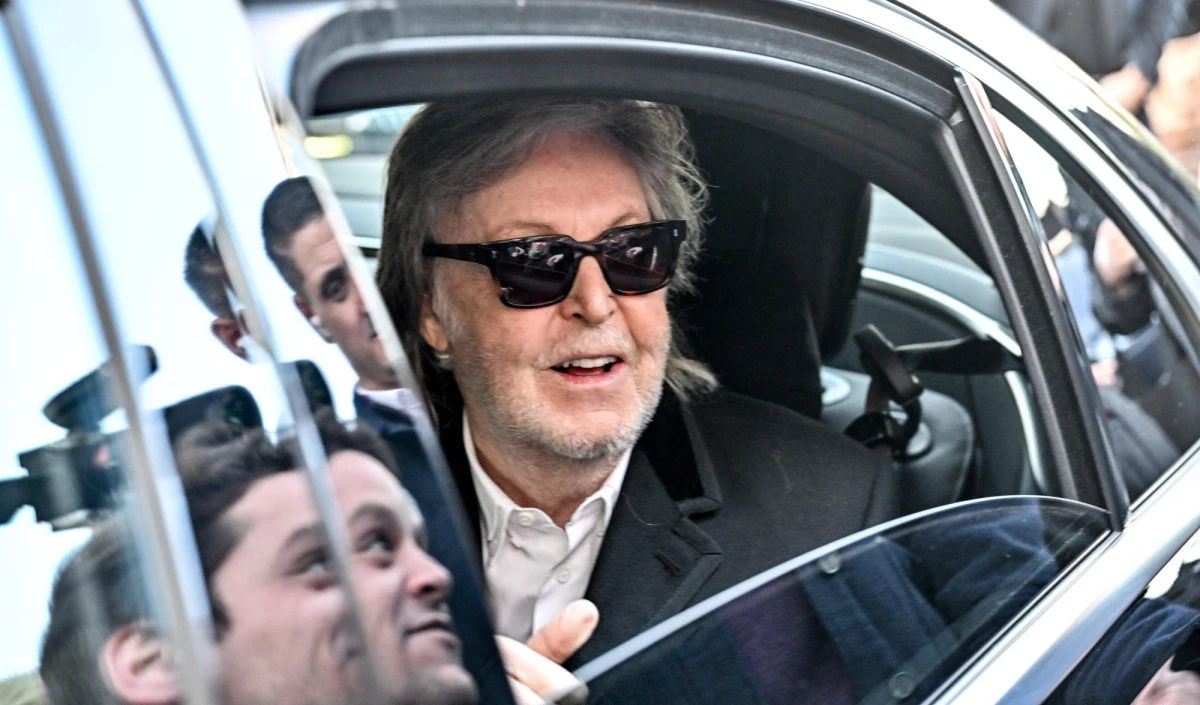 Kawał historii brytyjskiej muzyki rozrywkowej wystawiony na sprzedaż. To piętrowy autobus należący niegdyś do założyciela Beatlesów, Paula McCartneya.