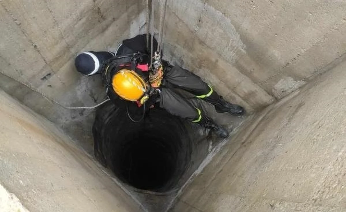 W miejscowości Sobów (Świętokrzyskie) koza wpadła do 50-metrowej studni. Na pomoc zwierzęciu ruszyli strażacy. Akcja zakończyła się pełnym sukcesem.