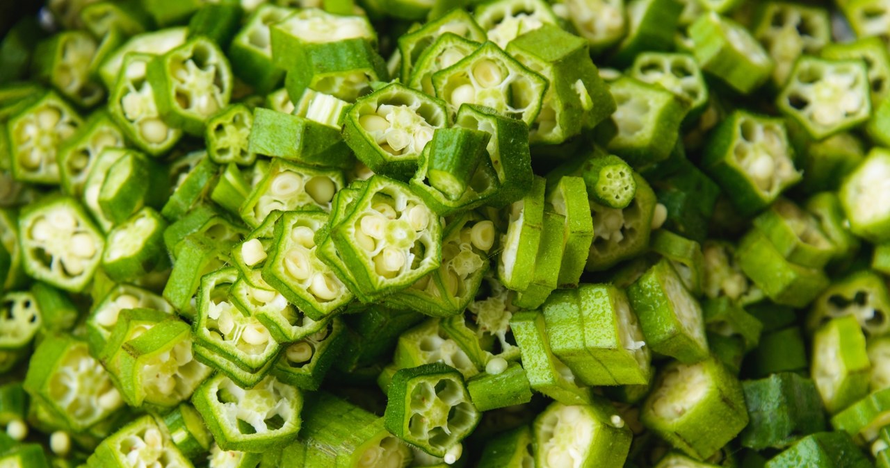 Okra, raczej, obcy, składnik, popularny, kuchni, amerykańskiej, szczególnie, krajach, Ameryki, Południowej, azjatyckiej, afrykań Obniża cholesterol, wzmacnia kości, jest dobra dla jelit. Dodawaj do zup