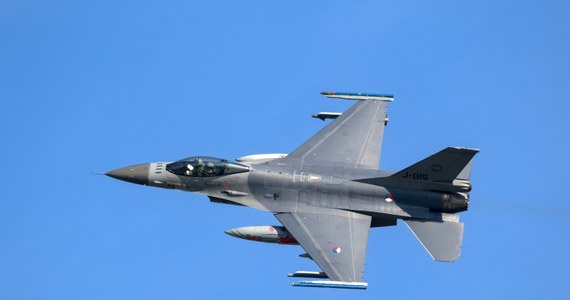 Kolejne trzy holenderskie F-16 trafią w środę do ośrodka szkoleniowego w Rumunii. Szkolą się tam ukraińscy piloci i personel naziemny. Informację podał Reuters. 