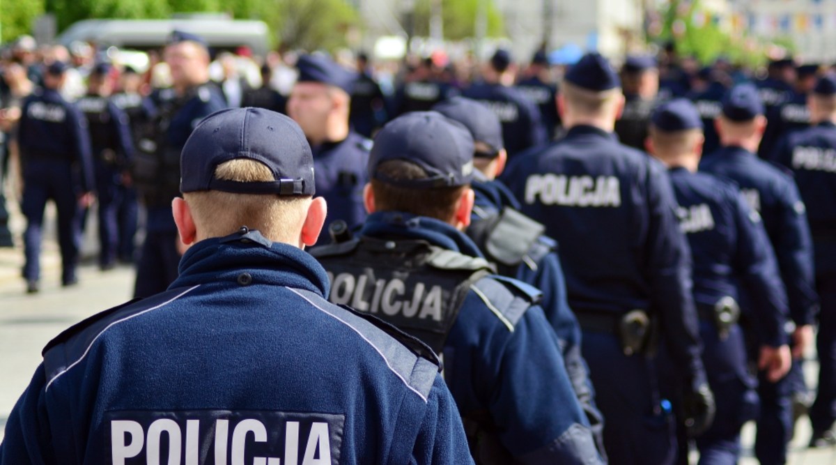 W wielkopolskiej Chodzieży doszło do napadu na kantor. Sprawca uciekł. Trwa policyjna obława.