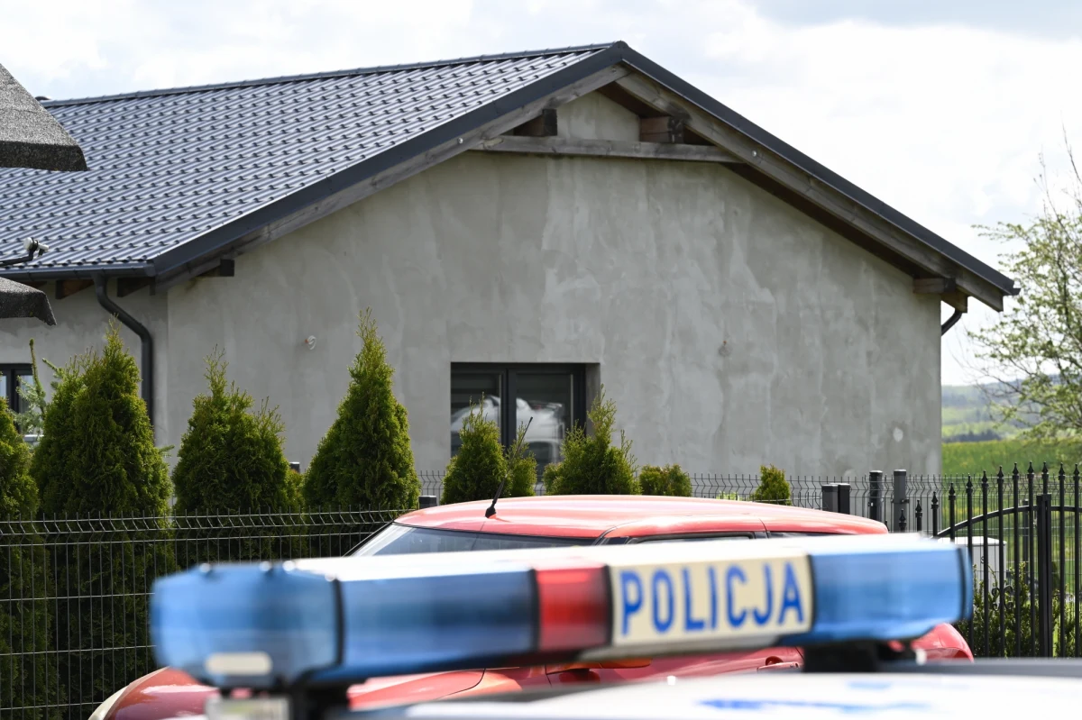 Pomorska policja szuka 43-letniego Rafała Z. Mężczyzna może mieć związek z zabójstwem kobiety w Jagatowie koło Pruszcza Gdańskiego. Prokuratura wydała postanowienie o przedstawieniu mu zarzutu zabójstwa.