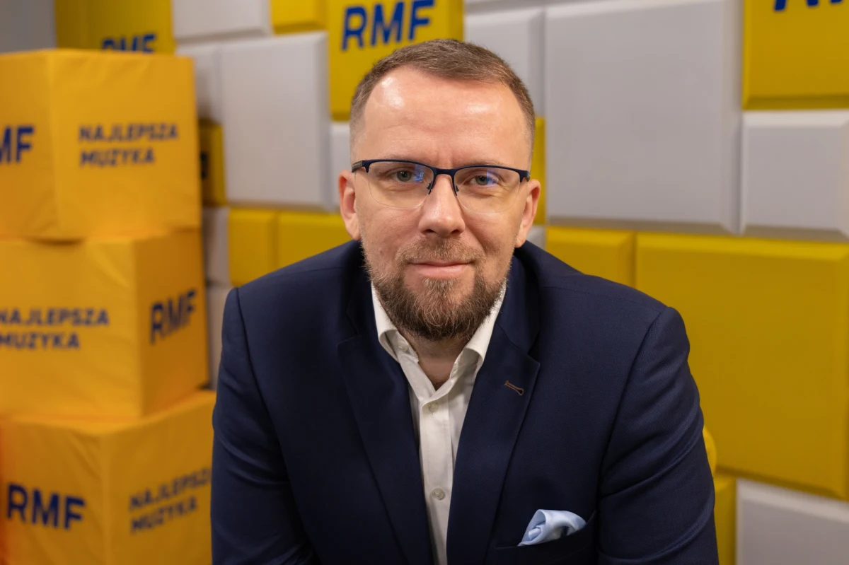 "Wzrost łączności lotniczej o 10 procent to według PWC pół procenta dodatkowego PKB. Nawet emerytka z Ustrzyk Dolnych skorzysta na tym, że ten port powstanie" - mówił w Porannej rozmowie w RMF FM Maciej Wilk - prezes Stowarzyszenia TAK dla CPK. "Będzie większa łączność lotnicza, więcej handlu, więcej inwestycji, więcej turystyki. Każdy z nas będzie miał więcej pieniędzy w portfelu" - zapewniał. 