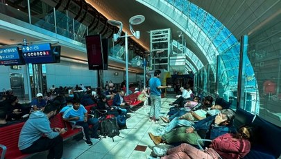 Polacy utknęli na lotnisku w Dubaju. "Mnóstwo ludzi, ogromny chaos"