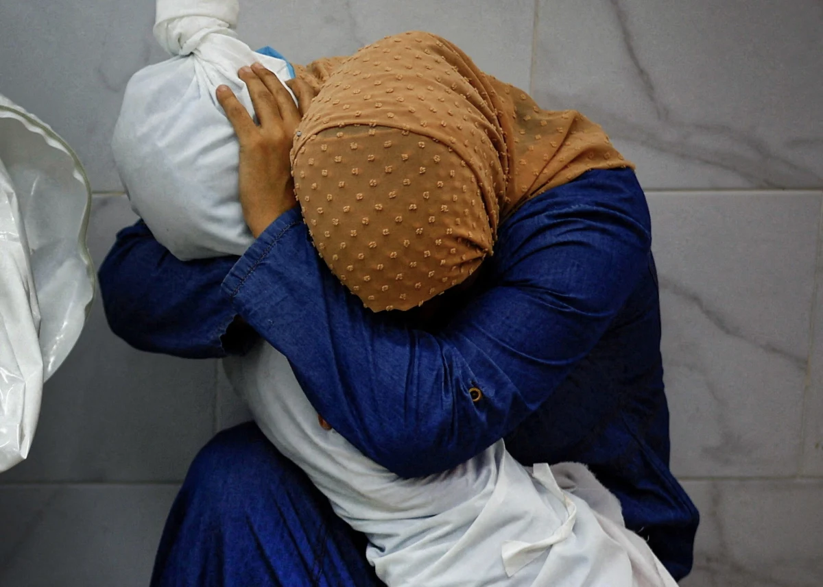 Fotografia wykonana w Strefie Gazy przez Mohammeda Salema z agencji Reutera, ukazująca palestyńską kobietę opłakującą swoją martwą pięcioletnią siostrzenicę, została uznana za Zdjęcie Roku w konkursie World Press Photo 2024. 
