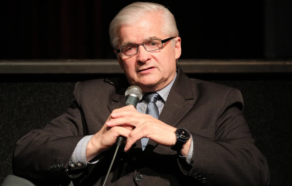 Włodzimierz Cimoszewicz jest zdziwiony spotkaniem Andrzeja Dudy z Donaldem Trumpem w Nowym Jorku. „Pan Duda jest urzędującym prezydentem. Gdyby był w Stanach Zjednoczonych na posiedzeniu ONZ-owskim i przy okazji spotkał się z Trumpem, nie byłoby problemu. Gdyby Trump był w Polsce i Duda go przyjął, nie byłoby problemu” – mówił gość Popołudniowej rozmowy w RMF FM. Były premier podkreślał, że jest „zaskoczony”. 