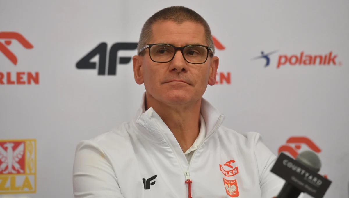 Pia Skrzyszowska to nasza lekkoatletyczna nadzieja na świetne wyniki. Zawodniczka specjalizująca się w biegu na 100 metrów przez płotki systematycznie robi postępy. Lekkoatletka trenuje pod okiem swojego ojca Jarosława. Jak układa się relacja na linii ojciec-trener i córka-zawodniczka? Na co stać Pię Skrzyszowską? O tym wszystkim opowiedział nam jej tata.