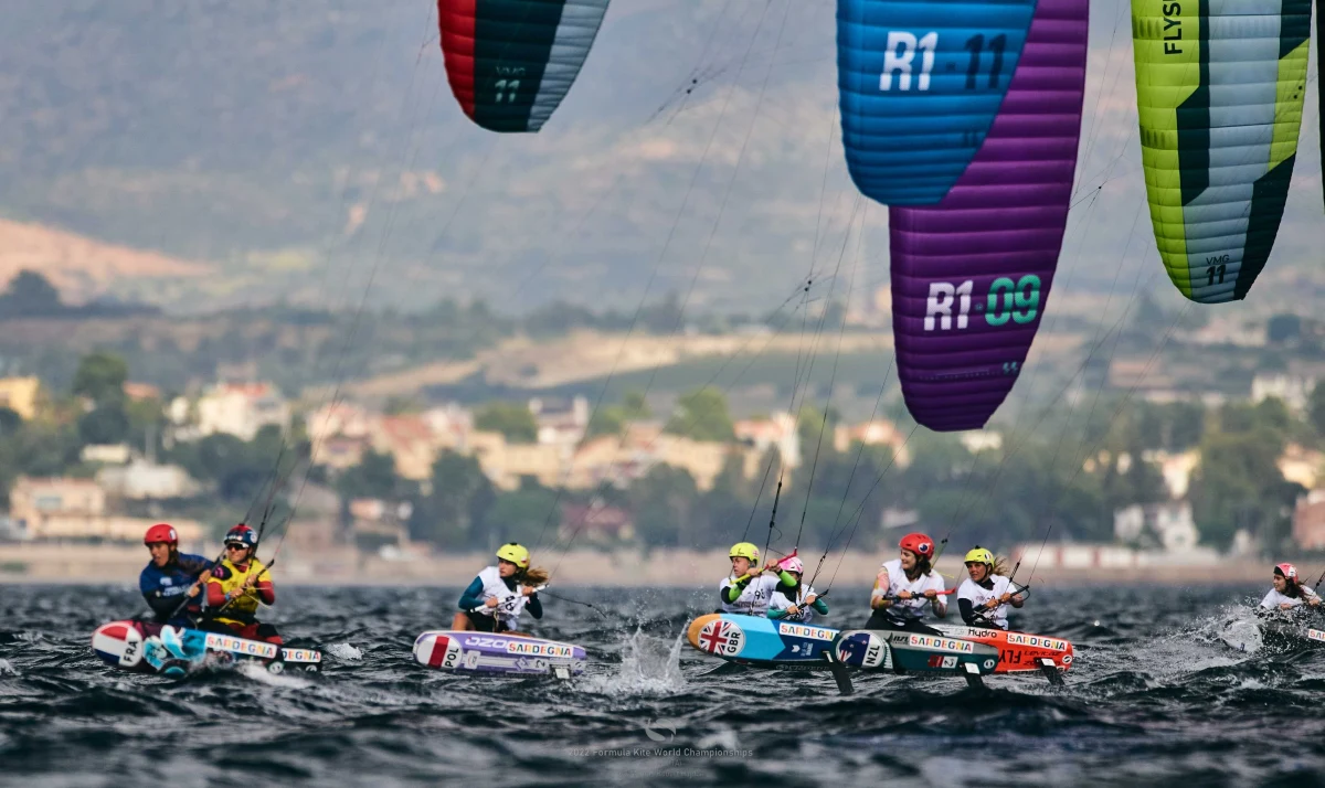 Już w niedzielę 21 kwietnia polscy żeglarze rozpoczną rywalizację o kwalifikacje do Igrzysk Olimpijskich Paryż 2024. Regaty Pucharu Świata odbywające się w Hyeres podczas Francuskiego Tygodnia Olimpijskiego nazywane są też Last Chance Regatta, a to dlatego, że dla żeglarzy z całego świata to ostatnia szansa na zdobycie dla swoich krajów olimpijskich przepustek. Polacy walczyć będą o kwalifikacje w pięciu żeglarskich klasach. 