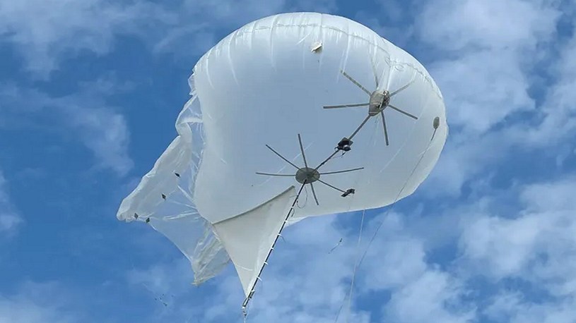 Od jakiegoś czasu terytorium naszego kraju nękane jest przez rosyjskie balony meteorologiczne, a teraz spędzają one sen z powiek samego Kremla. Nad Rosją zaczęły się bowiem pojawiać podobne urządzenia.